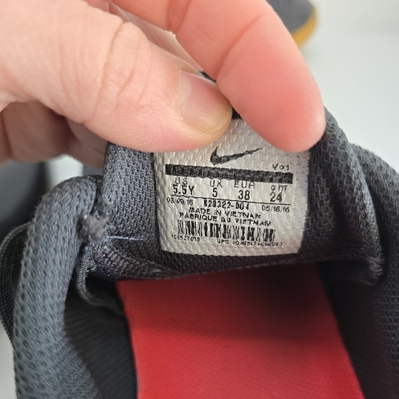 Nike | Kobe Mentality 2 'Komodo' gray black sporty low-top sneakers | WMS 7 - Picture 6 of 12